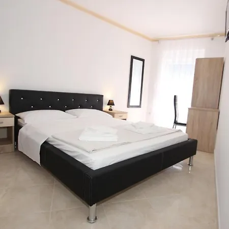Rooms Amanda In The Historical Center Of Porec Maison d'hôtes