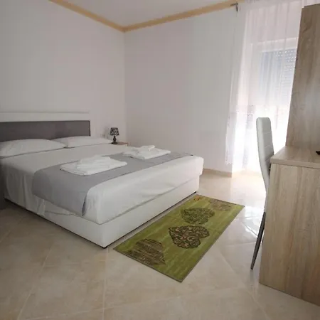 Rooms Amanda In The Historical Center Of Porec Maison d'hôtes Poreč
